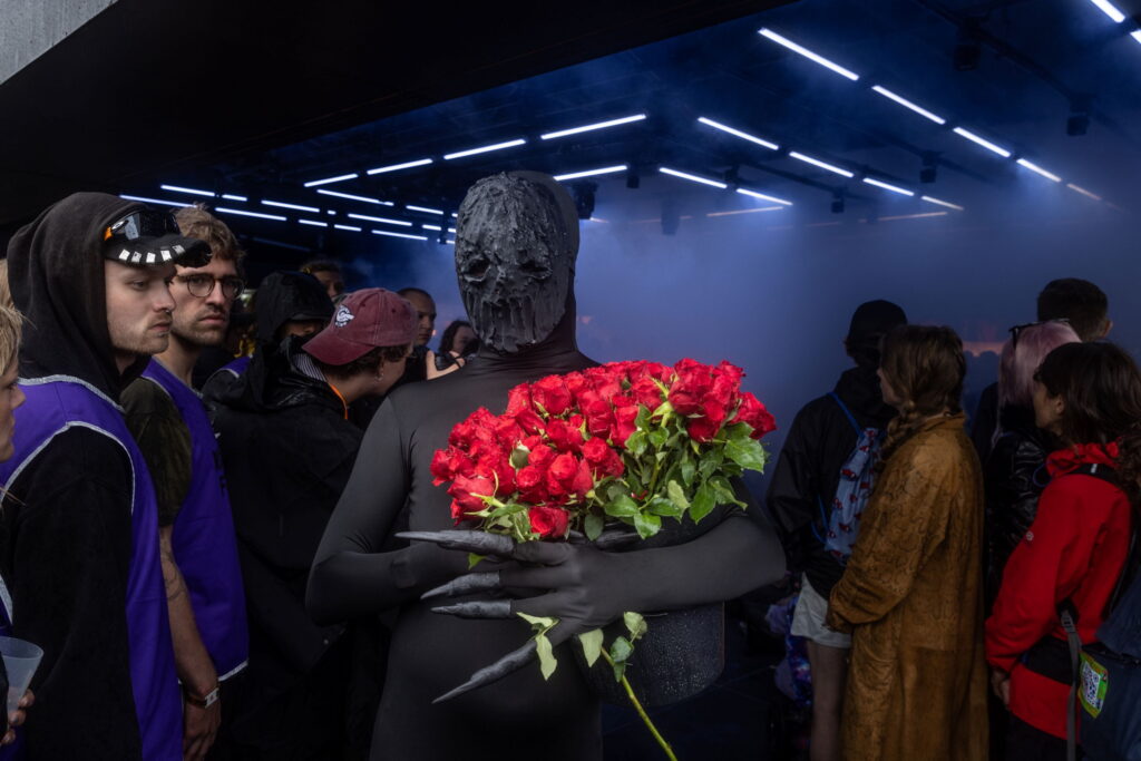 I feel like a piece of paper af Noah Umur Kanber på Kunst & Aktivisme, Roskilde Festival 2026 Foto: Jacob Stage.