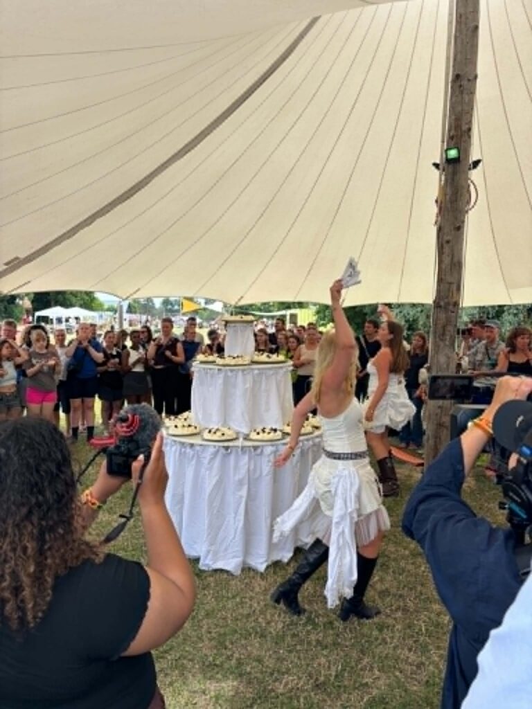 Johanne Anastasia Stoffersen, Creams N' Dreams. The Yard på Kunst & Aktivisme, Roskilde Festival 2026. Foto: Amanda Voss Jepsen.