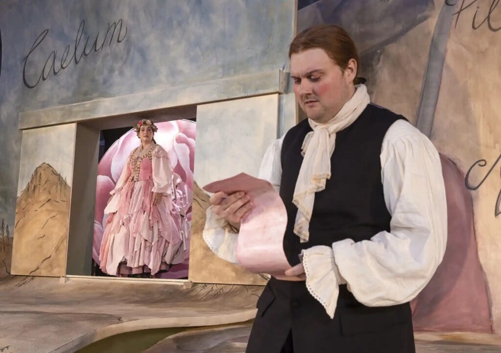 Rikke Westi og Nicolai Jørgensen som Erasmus og Lisbed, Grønnegårds Teatret 2026. Foto: Bjarne Stæhr.