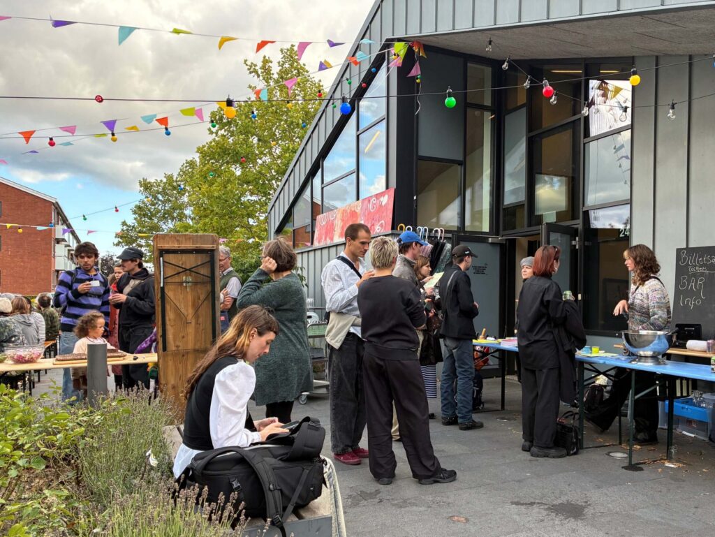TPPF. Baren foran fælleshuset. Foto: Dorte Grannov Balslev.