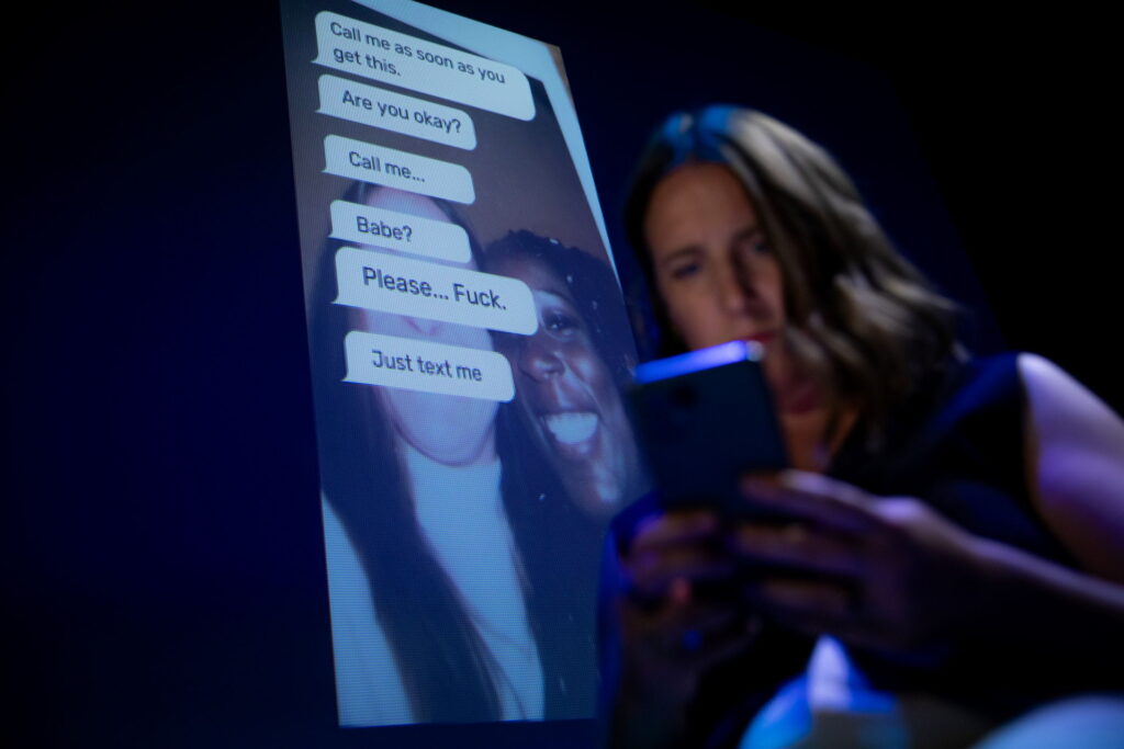 Henriette Laursen i sitcom-komedien Swipe, Life and Gate Number 5 på Aveny_T. Foto: Richo Lund Hald.