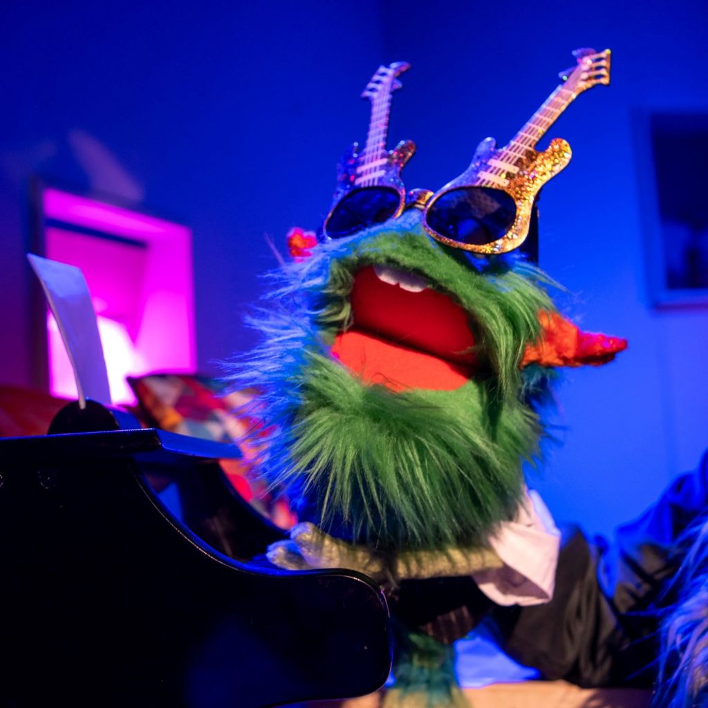 Væsen i mit øre, Ishøj Teater. Foto: Kristine Jakobik.