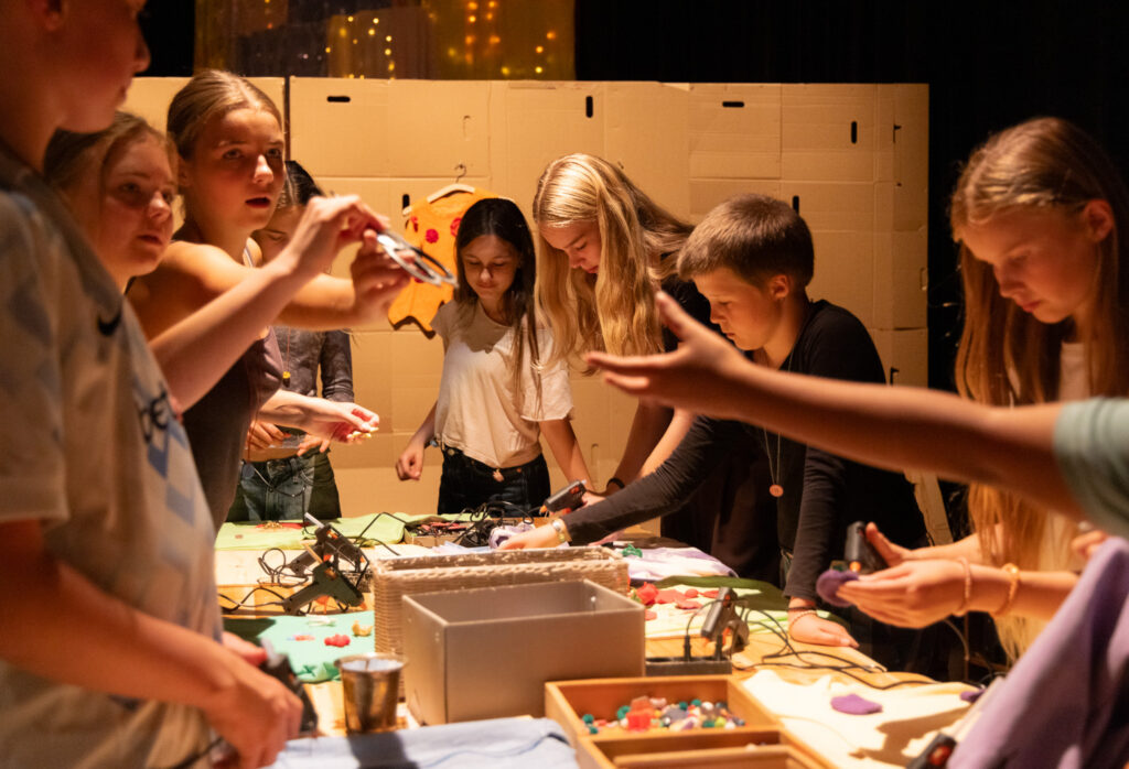 Håbets Koloni, Teaterhuset Filuren. Foto: Mikkel Vognæs.