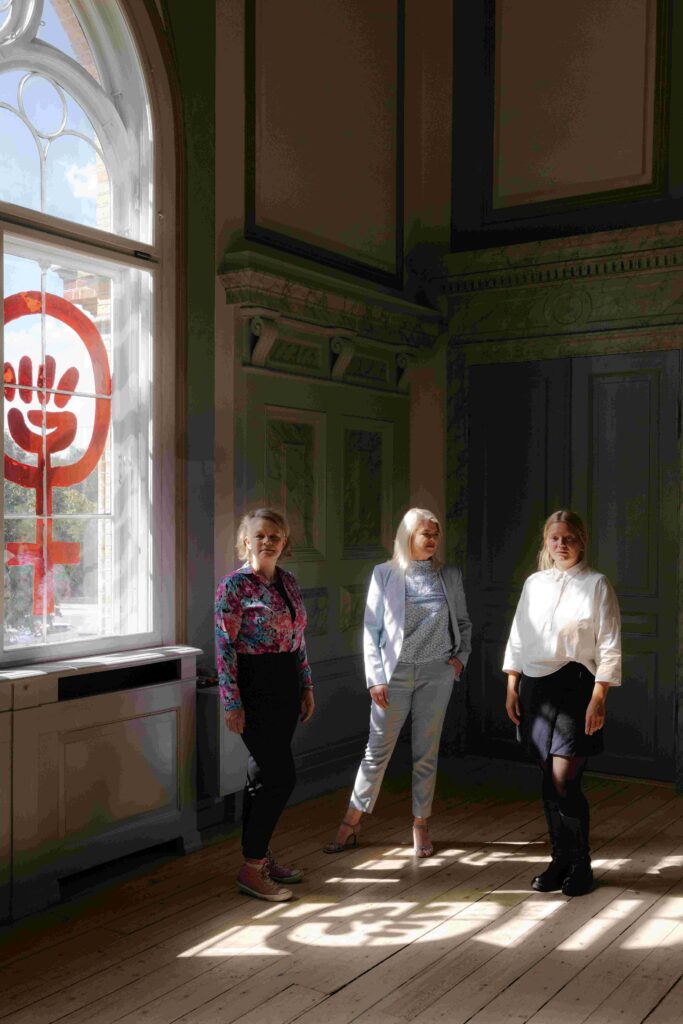 Operachef Anne Barslev, direktør i Danner, Mette Marie Yde og instruktør Johanne Holten. Foto: Liv M. Kastrup.