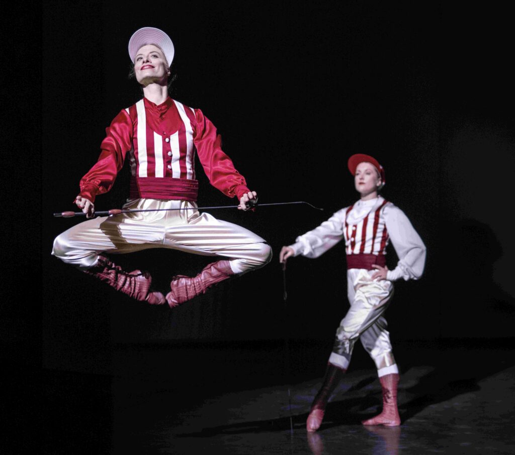 Den Kongelige Ballet. Jockey-dans af A. Bournonville. Til glæden. Foto: Camille Winther.