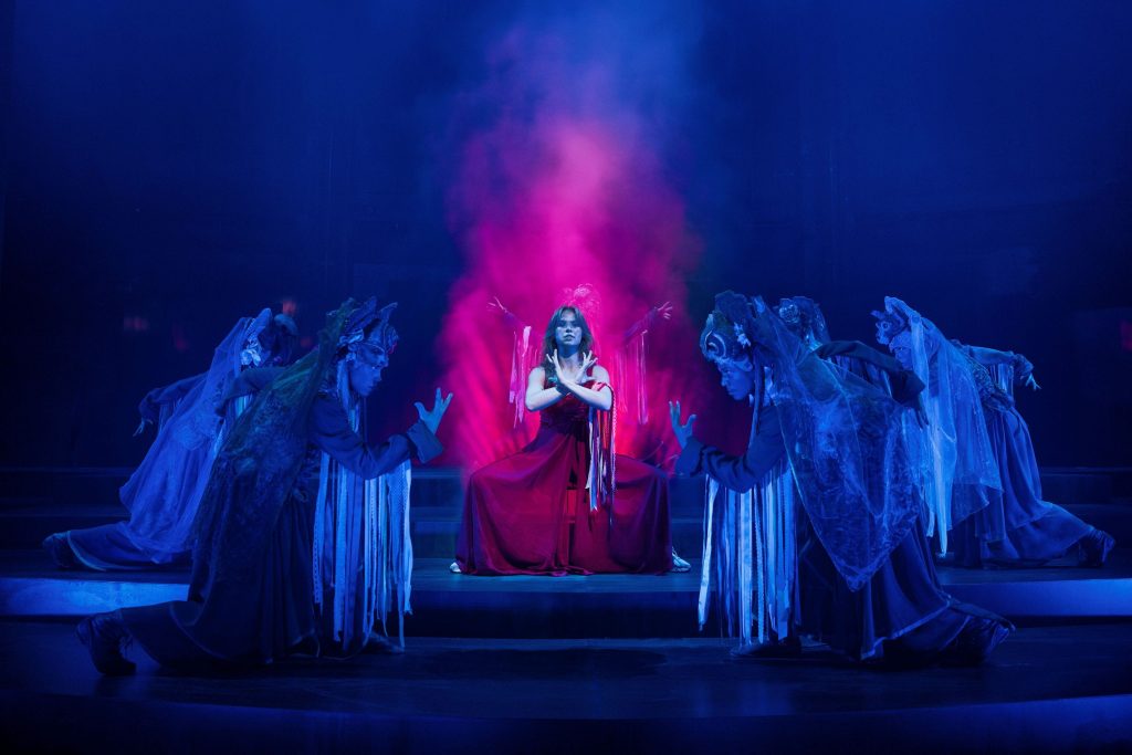 OLIVIA – og skyggedansernes hemmelighed på Østre Gasværk Teater. Foto: Emilia Therese.