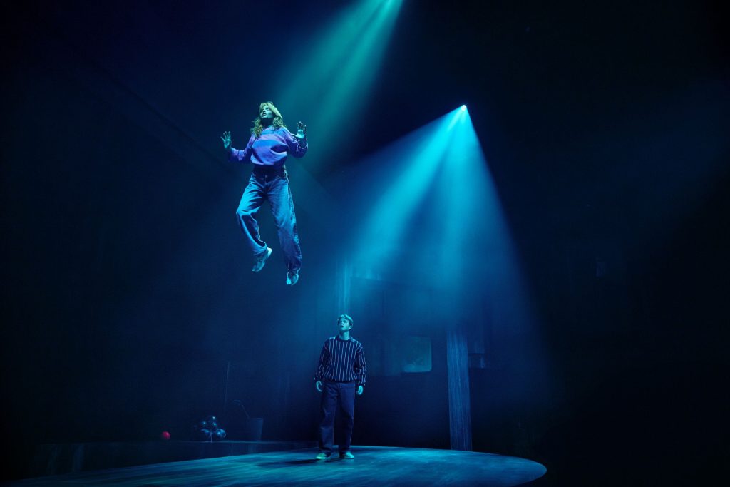 OLIVIA – og skyggedansernes hemmelighed på Østre Gasværk Teater. Foto: Emilia Therese.