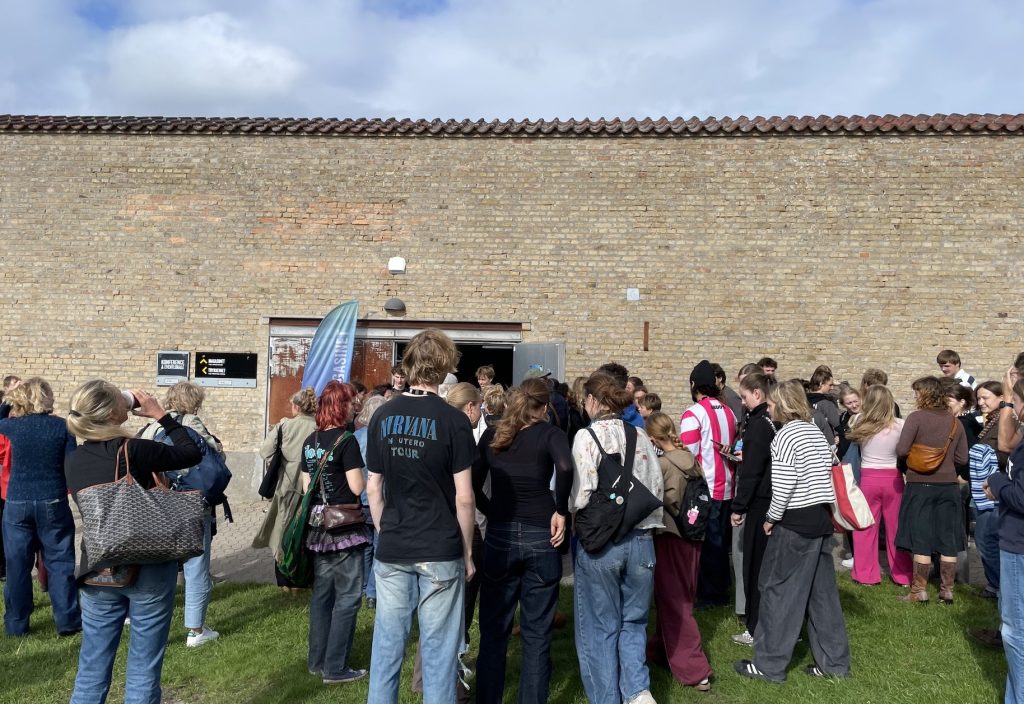 Unge i kø til at se Maxx af Kabinettet på Horsens Teaterfestival 2026. Foto: Trine Wøldiche