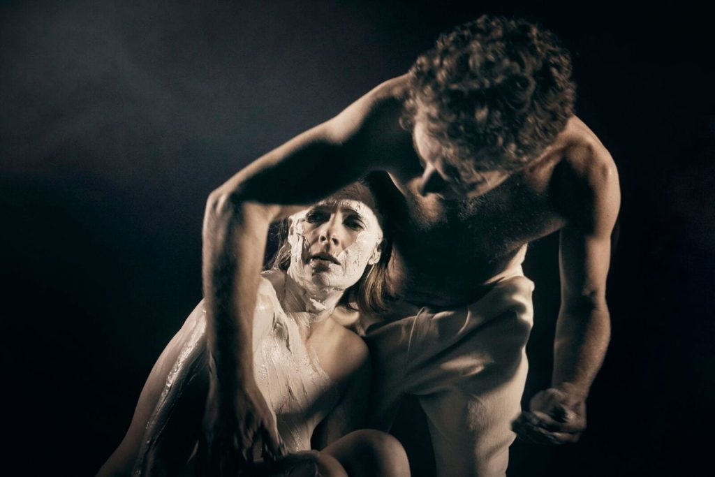 Louise Davidsen og Benjamin Kitter i Når vi døde vågner, Husets Teater og Odense Teater. Foto: Emilia Therese.