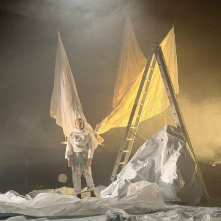 What remains - Ce Qui Reste, MØR Collective og Cie Anomalie på AFUK Scene. Foto: Katrina Neiburga.