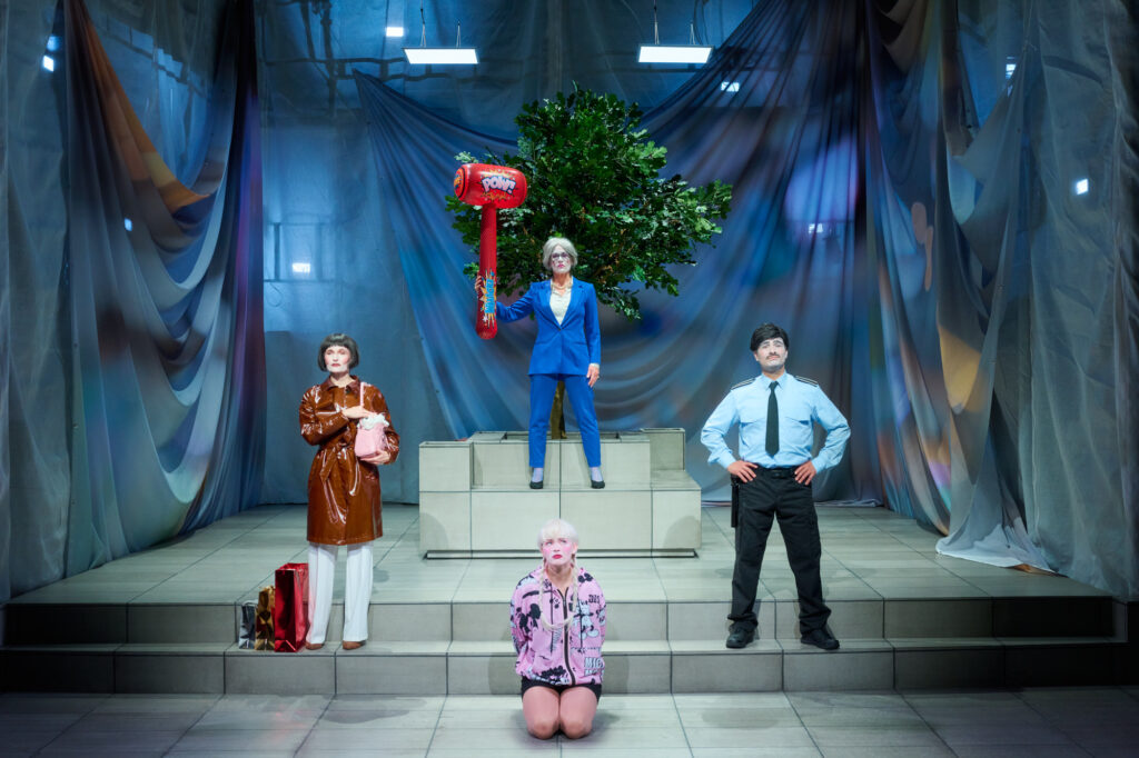 Emma Weydes Gretchen, dømt af folkedomstolen. Betty Nansen Teatret. Foto: André Hansen.