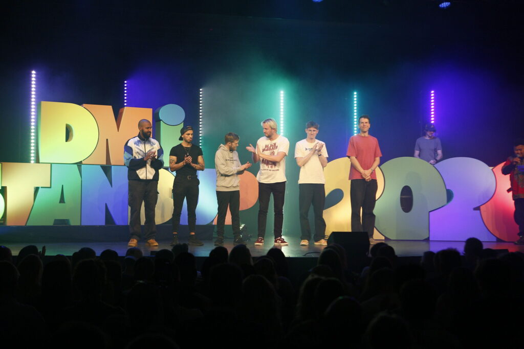 Finalisterne, fra venstre: Ray Samson, Abdul Afzali, Rogvi, Niels Nørkjær, Rasmus Kramer og Kristina Hemmingsen. Foto: DM i Standup.