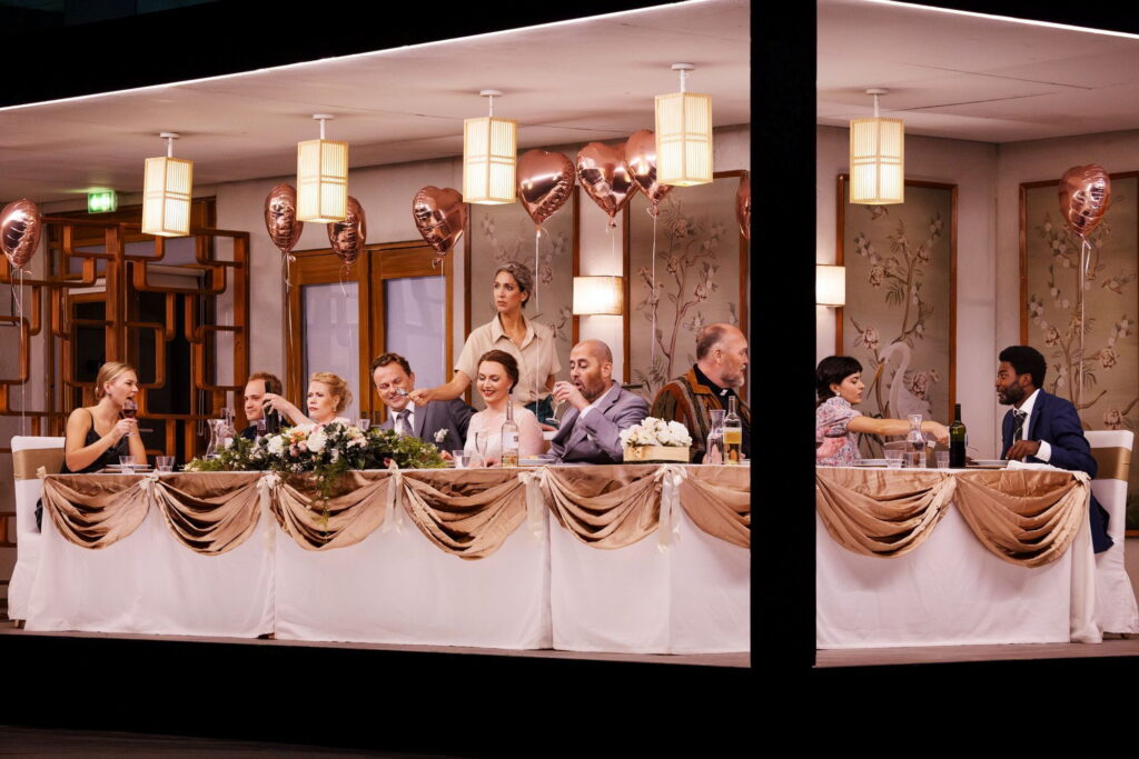 Hannah Rigmor Hviid, Marius Mynthe, Helena Juntunen, Magnus Vigilius, Sofie Elkjær Jensen, Francine Vis, Johannes Weisser, Stephen Milling, Mar Espona Moret, Kevin Yuveni i Innoncence på Den Kongelige Opera. Foto: Miklos Szabo.