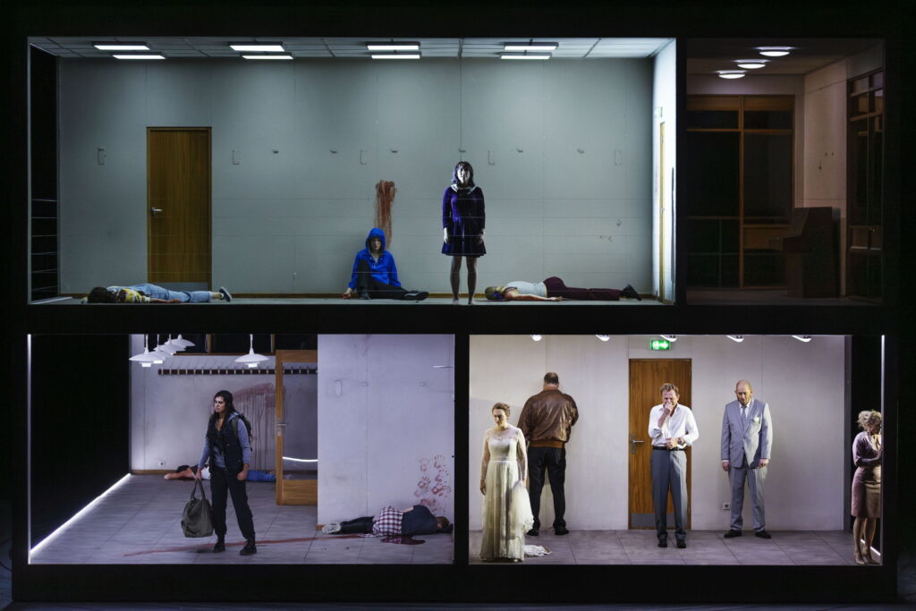 Øverst: Mar Espona Moret, Agnes Kråkevik Hvam, Erika Hammarberg, Hannah Rigmor Hviid. Nederst: Samuel Traum, Julie Hega, Marius Mynthe, Sofie Elkjær Jensen, Stephen Milling, Magnus Vigilius, Johannes Weisser, Helena Juntunen i Innoncence på Den Kongelige Opera. Foto: Miklos Szabo.